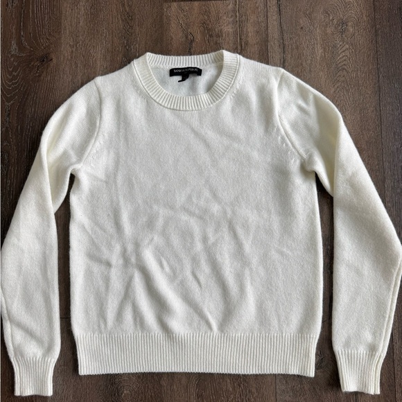 Banana Republic Sweater.  Women’s size XXS Petite.  Off white in color. - Picture 2 of 6